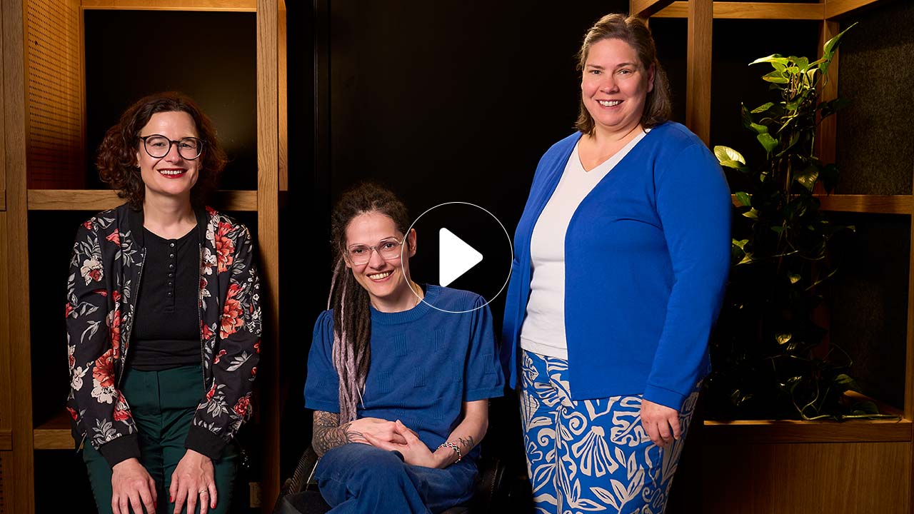 Mag.a Sandra Edelmann, Maria Sobotka Accessibility Managerin bei Verbund, Andrea Martens-Horvath
Diversity und Inclusion Management bei Verbund